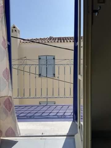 Old Harbor Apartments Spetses Town Exterior photo