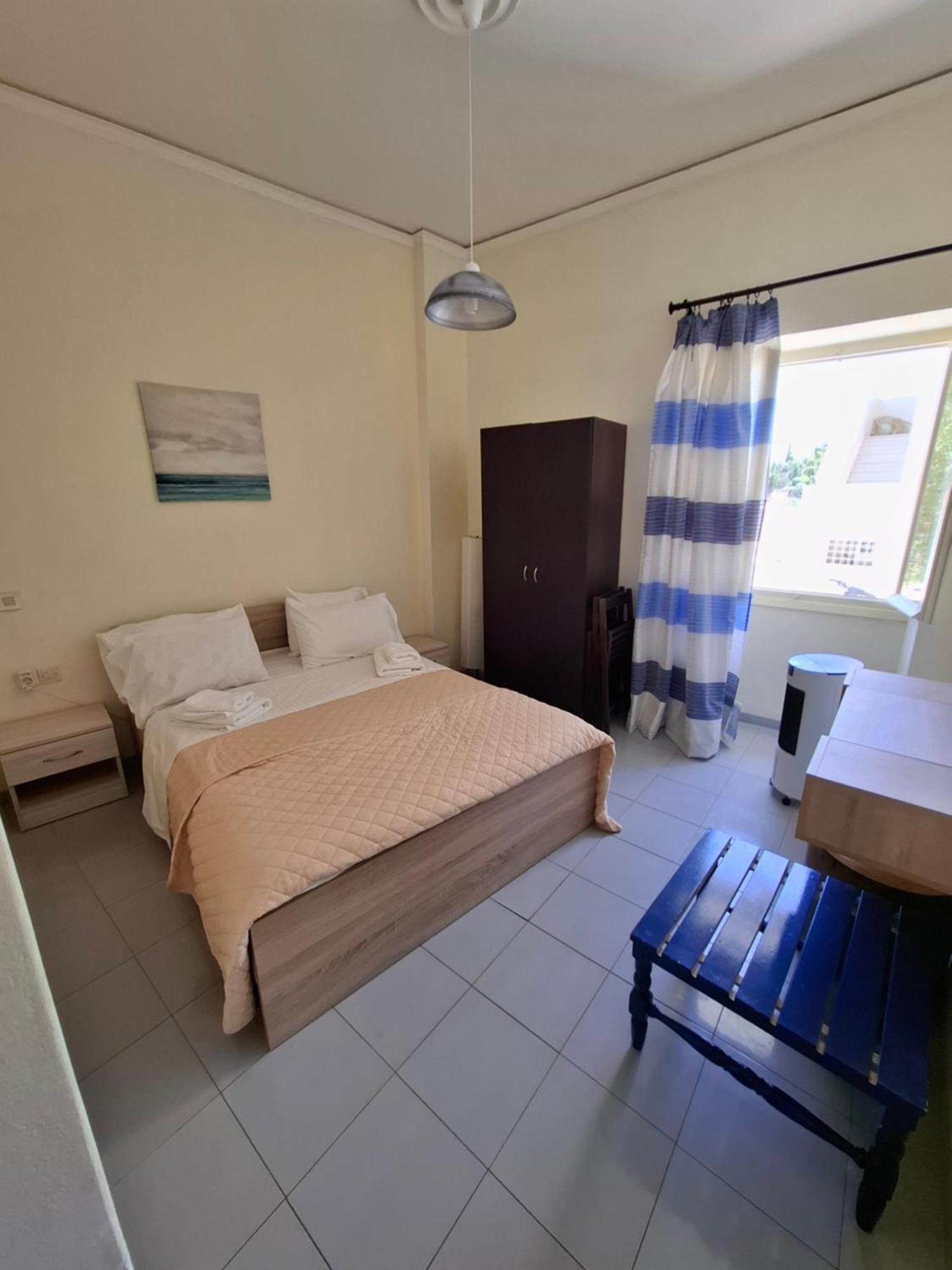 Old Harbor Apartments Spetses Town Exterior photo